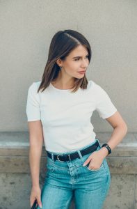 jeans stylizacja tshirt prostota minimalizm