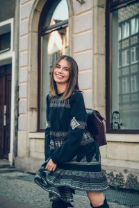 romantyczna stylizacja orsay sukienka rozkloszowana kozaki xxl