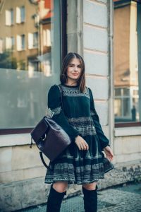 romantyczna stylizacja orsay sukienka rozkloszowana kozaki xxl