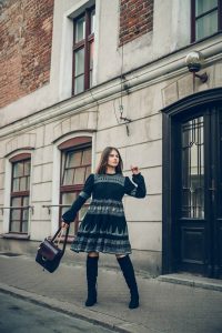romantyczna stylizacja orsay sukienka rozkloszowana kozaki xxl