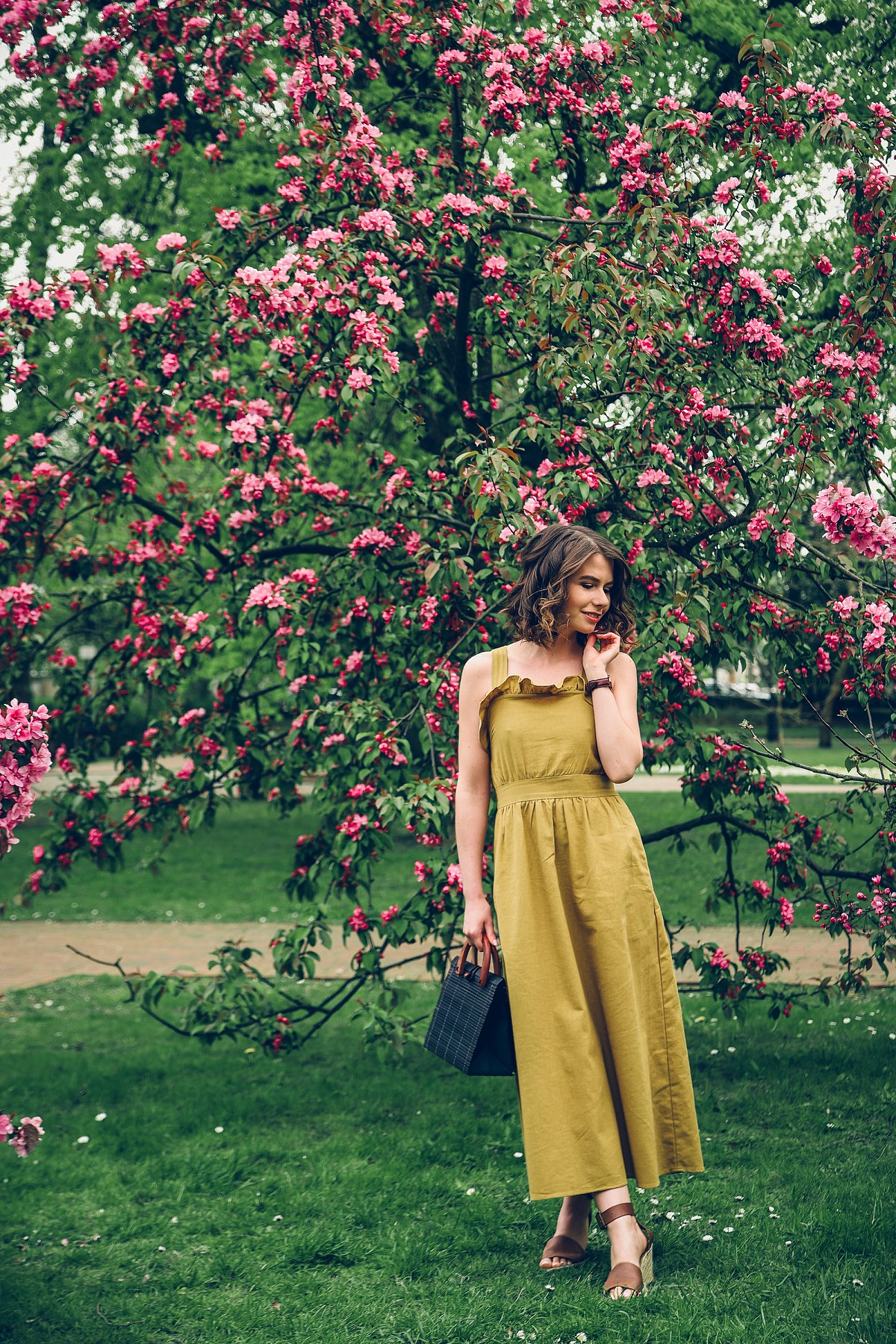 letnia sukienka z falbaną blog modowy stylizacja na lato