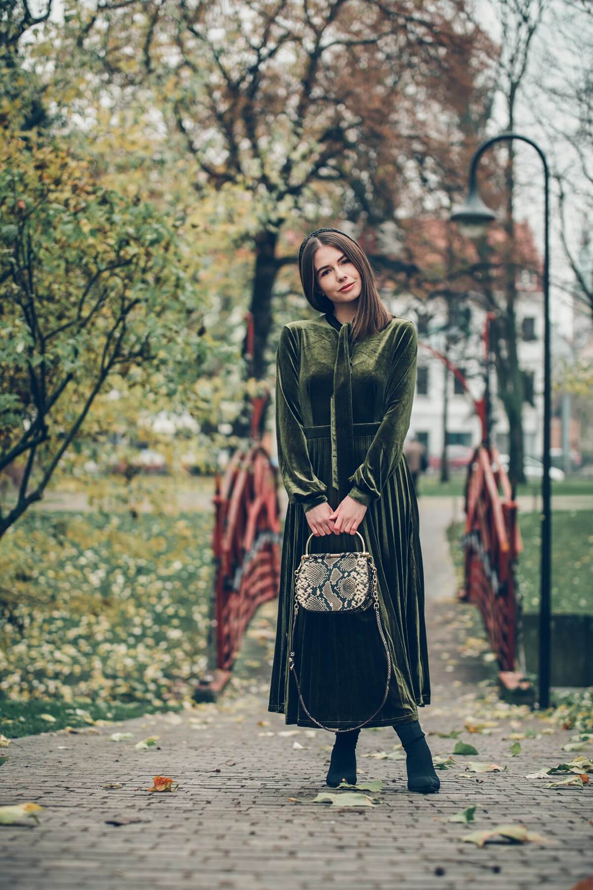 welurowa sukienka szmaragdowa reserved