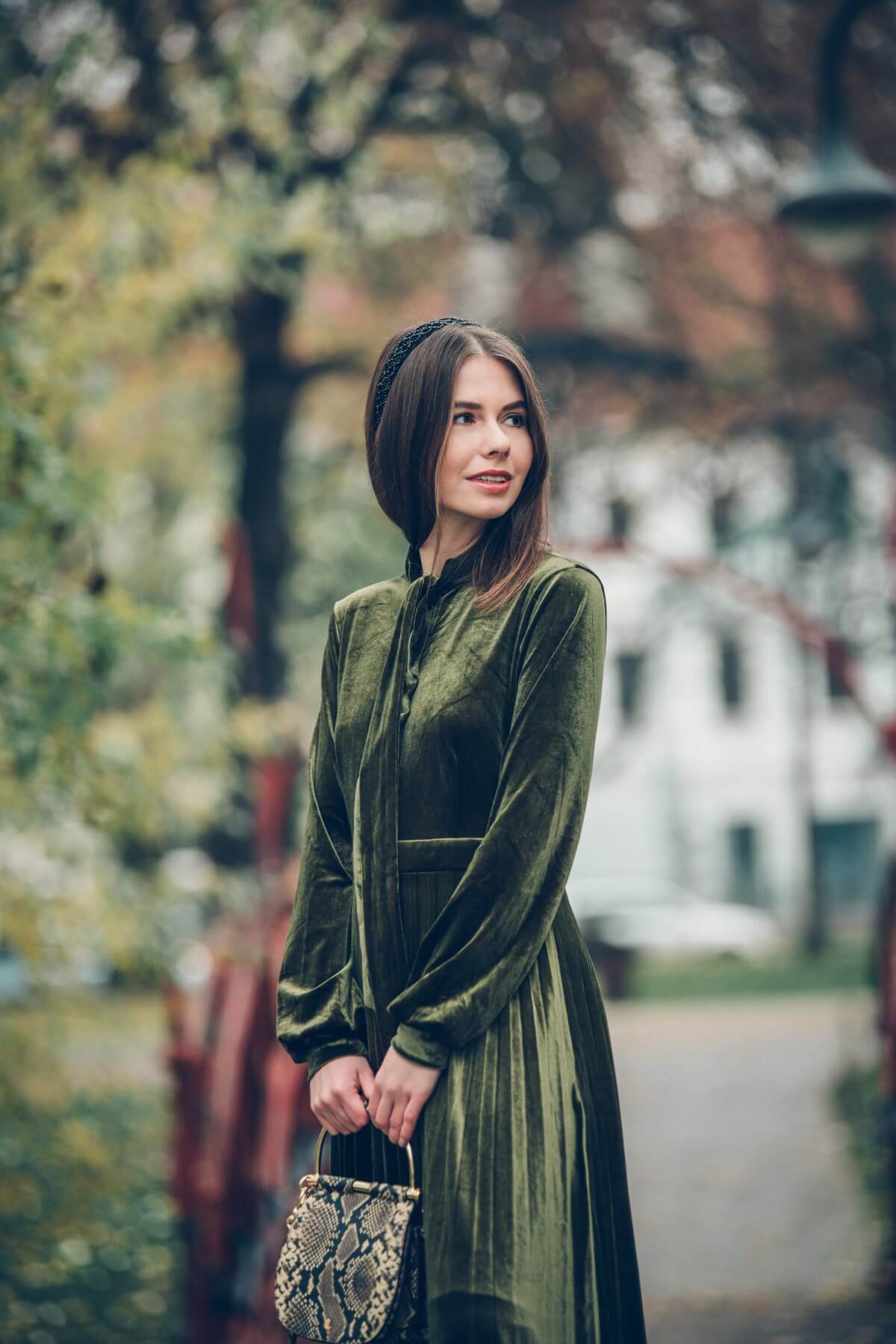 welurowa sukienka szmaragdowa reserved