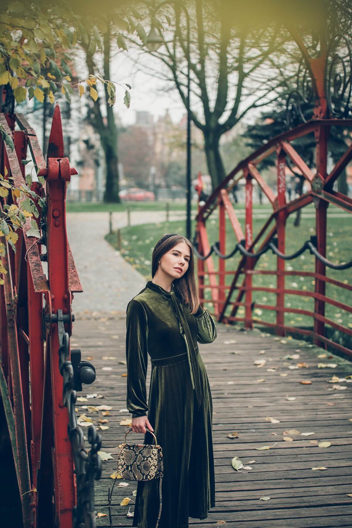 welurowa sukienka szmaragdowa reserved