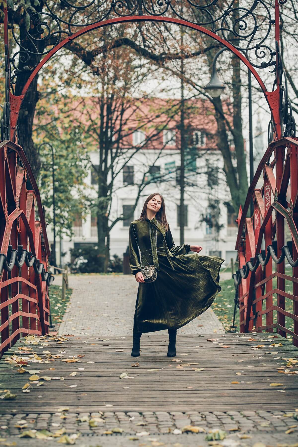 welurowa sukienka szmaragdowa reserved