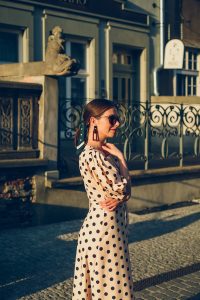 sukienka w grochy