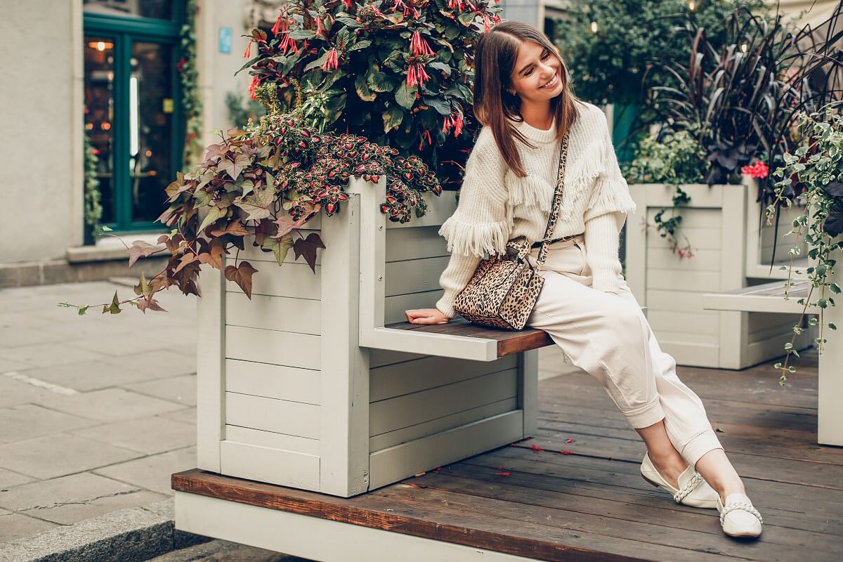 sweter z frędzlami slouchy jesienne trendy forum gdańsk