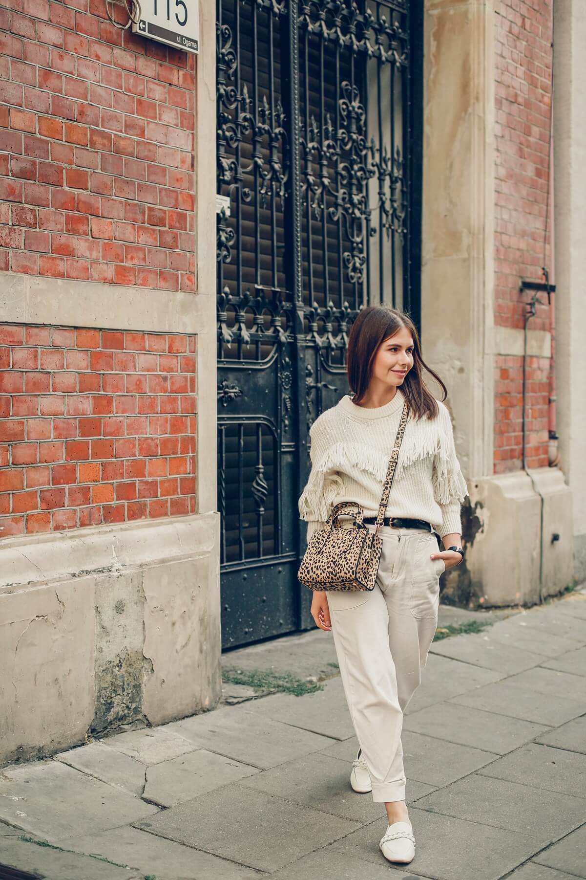 sweter z frędzlami slouchy jesienne trendy forum gdańsk