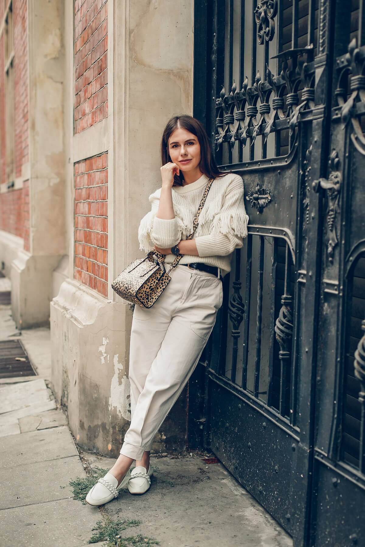 sweter z frędzlami slouchy jesienne trendy forum gdańsk