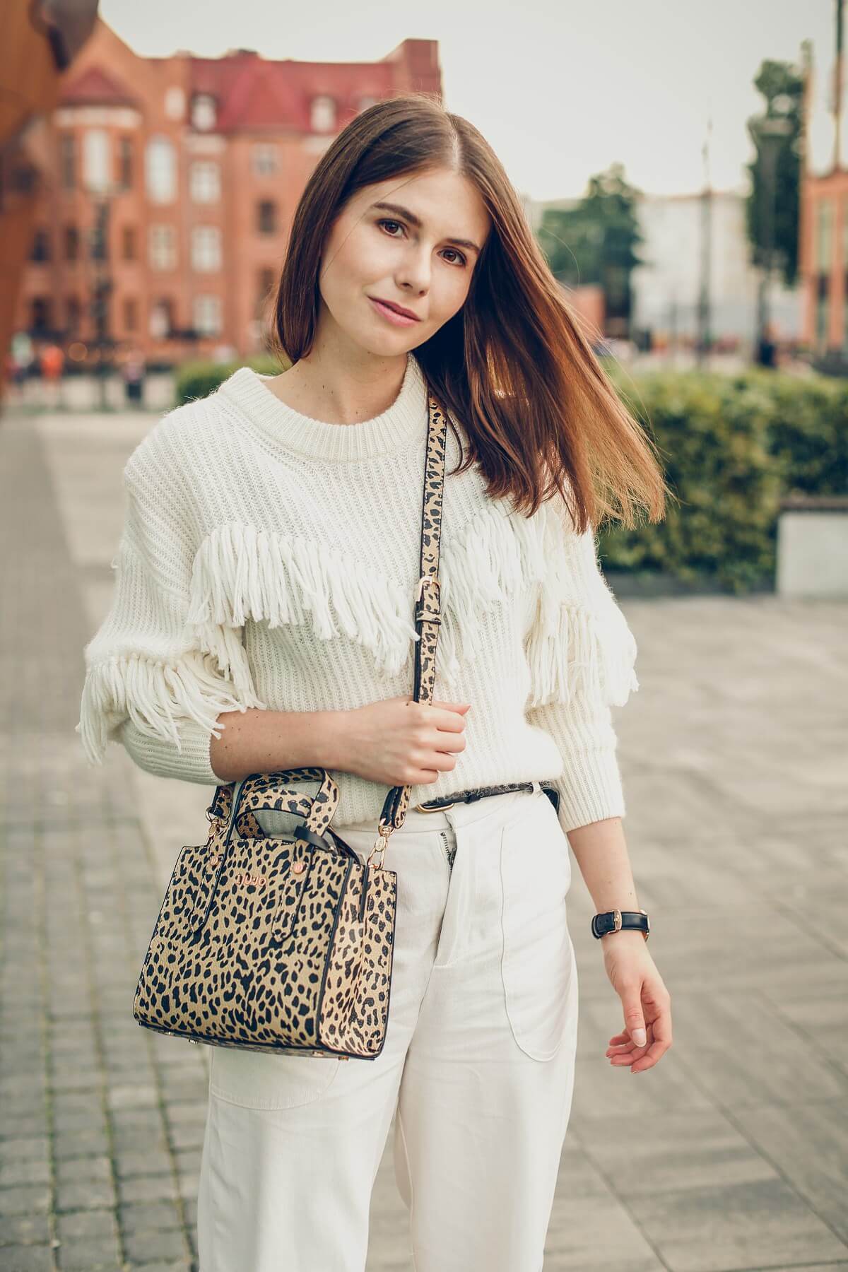 sweter z frędzlami slouchy jesienne trendy forum gdańsk