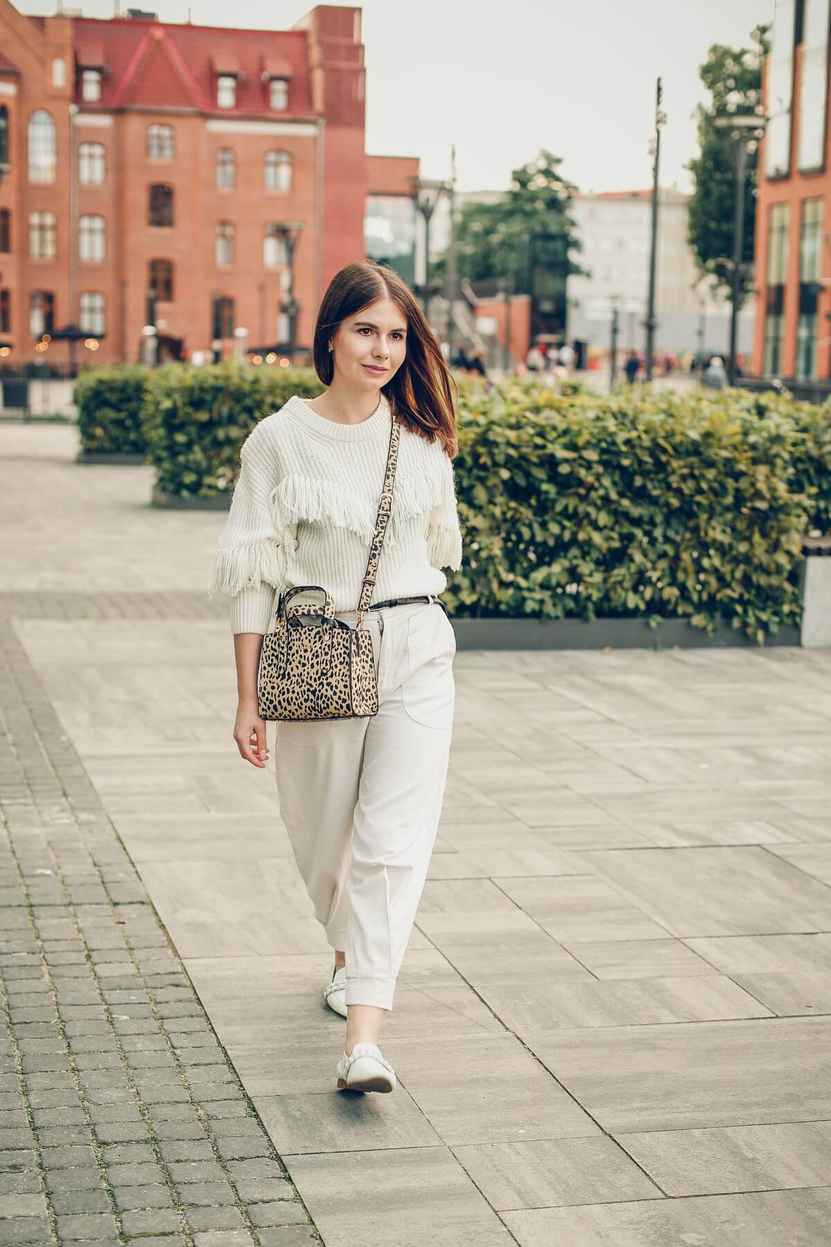 sweter z frędzlami slouchy jesienne trendy forum gdańsk