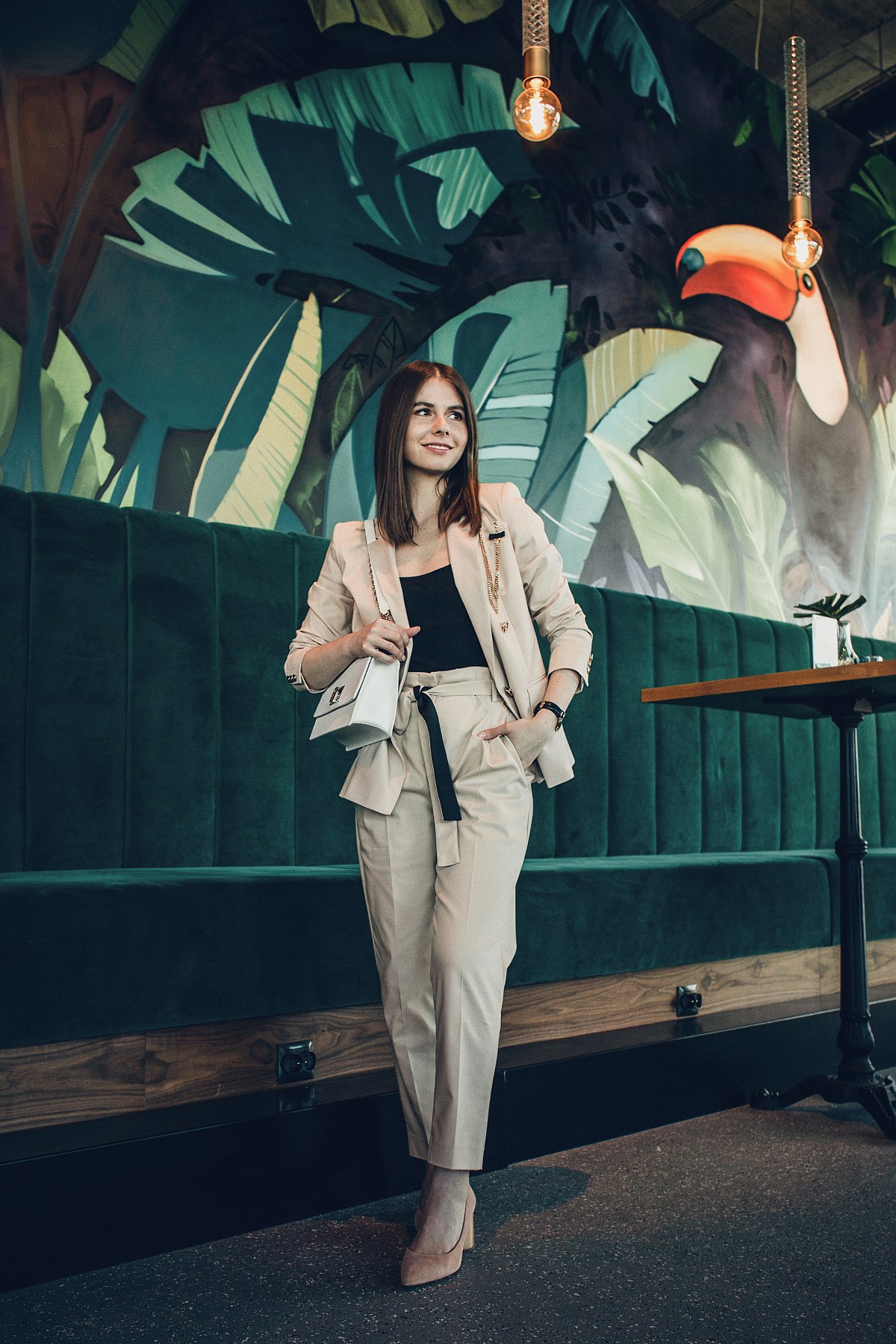 stylizacja do pracy damski garnitur torebka furla