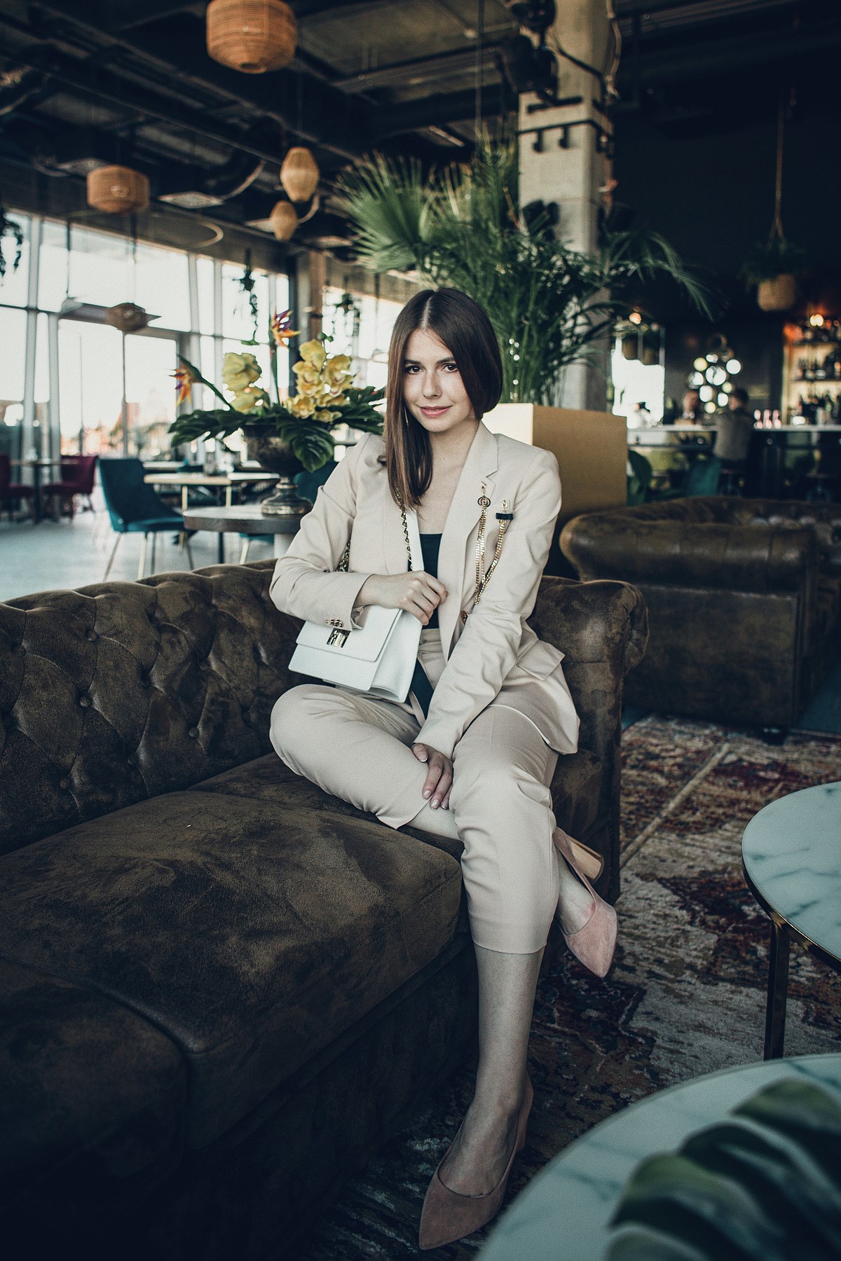 damski garnitur jak ubrać się do pracy