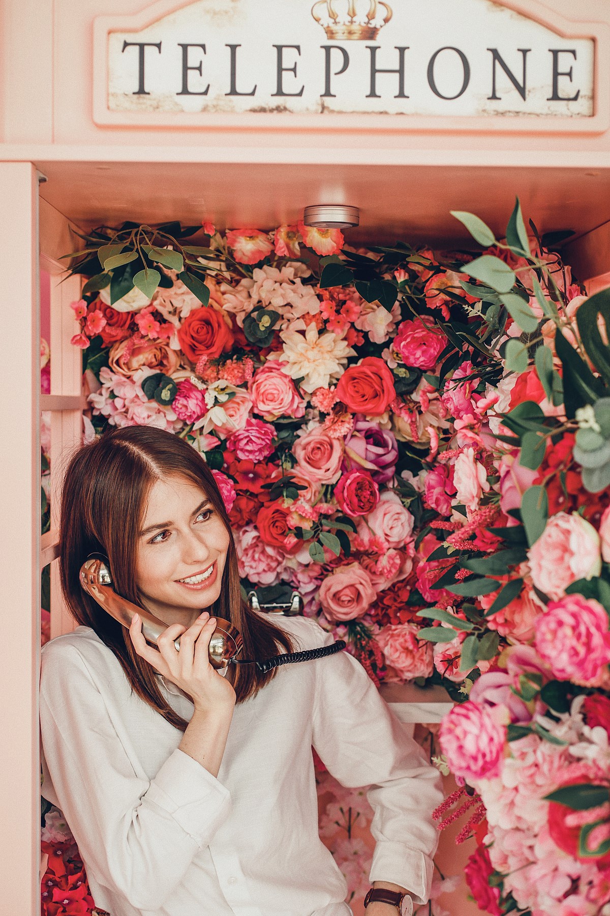 Essens Beauty Bar salon Wrzeszcz różowa budka telefoniczna