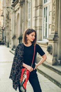 scarf print versace trend czarna stylizacja orsay