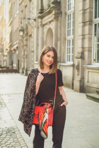 scarf print versace trend stylizacja orsay
